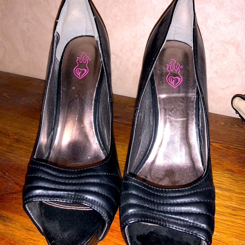 Peep Toe Pump